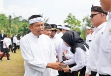 Dedi Mulyadi Lantik 720 ASN di Lapangan Desa, Pesan Keras Soal Tugas Pelayanan