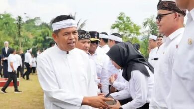 Dedi Mulyadi Lantik 720 ASN di Lapangan Desa, Pesan Keras Soal Tugas Pelayanan