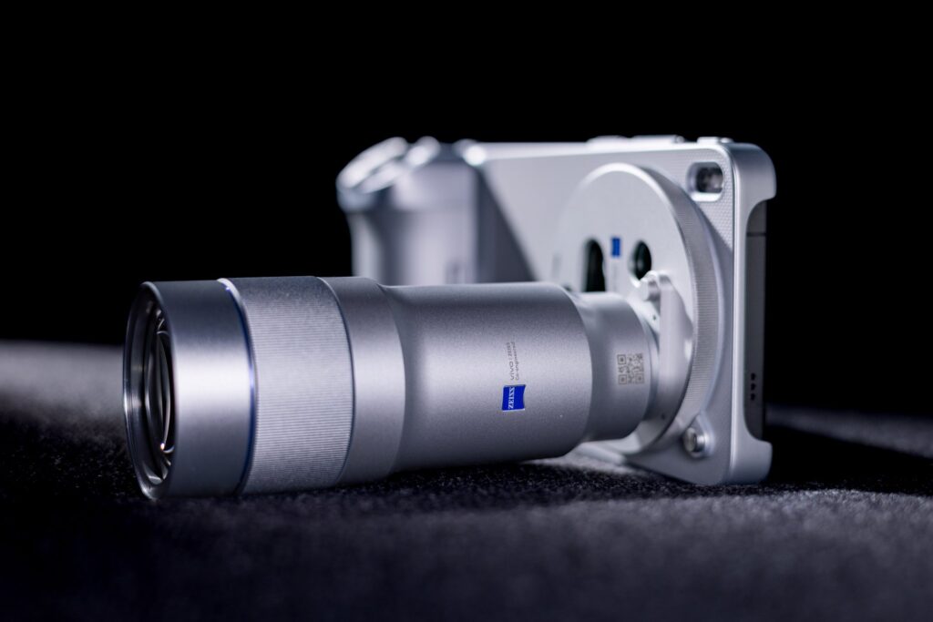 Vivo X300 Ultra Hadir dengan Lensa 35mm dan 85mm, Rival Serius Kamera Profesional