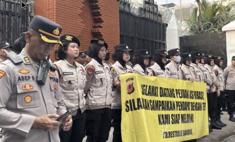 Polda Jabar Turunkan Tim Negosiator, Aksi Unjuk Rasa Dijaga Tetap Humanis