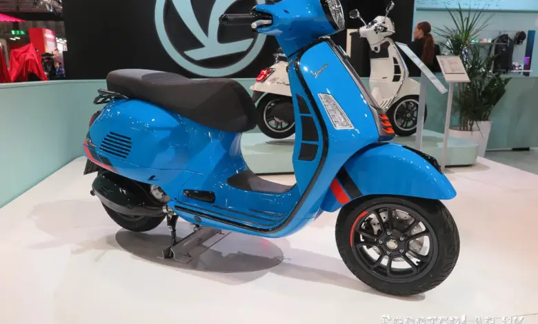 Vespa GTS SuperTech 310 dan Italjet Dragster 300, Dua Wajah Skuter Italia yang Bertolak Belakang