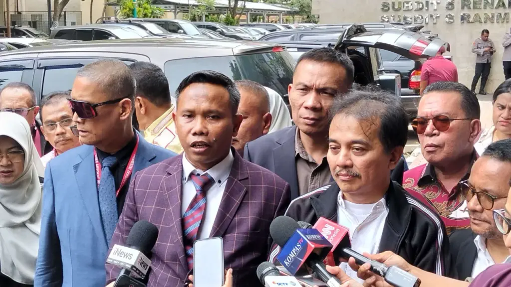 Penangkapan Roy Suryo Dipersoalkan, Kuasa Hukum Sebut Ada Dugaan Melayani Kepentingan Jokowi