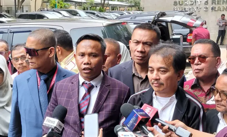 Penangkapan Roy Suryo Dipersoalkan, Kuasa Hukum Sebut Ada Dugaan Melayani Kepentingan Jokowi