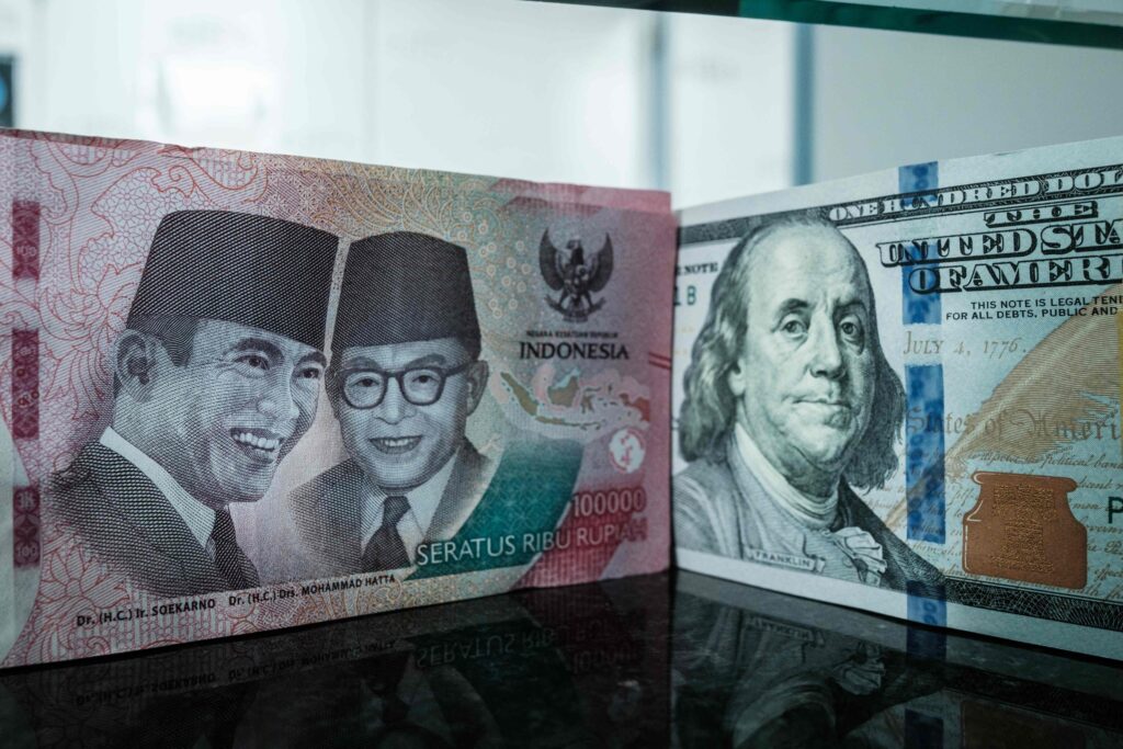 Rupiah Menguat, IHSG Berhenti Jatuh Saat Defisit APBN Makin Menggantung
