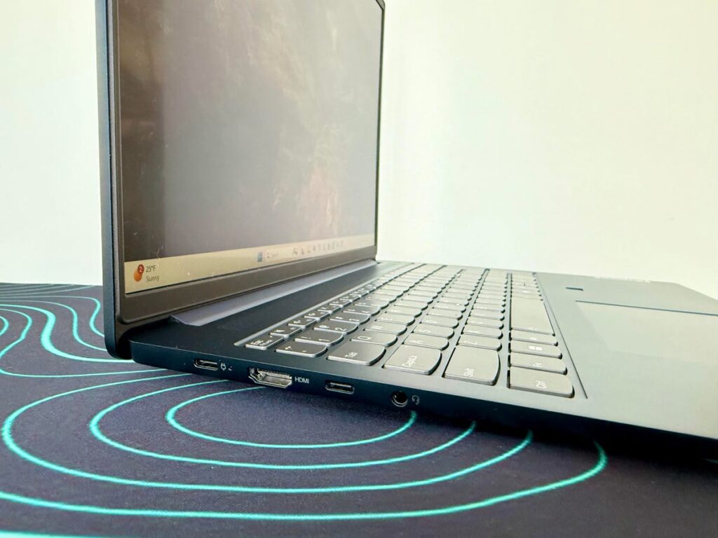 Lenovo IdeaPad Slim 5i Gen 9, Layar OLED 16 Inci dan Core Ultra Jadi Andalan
