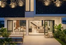 7 Desain Rumah Kampung dengan Batu Paras Putih yang Terlihat Mewah dan Tetap Adem