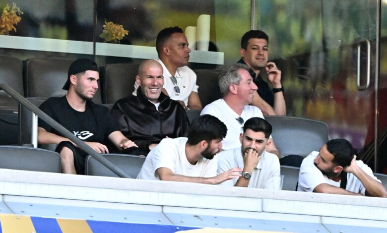 Kehadiran Zidane di Laga Aljazair Memicu Sorotan, Luca Jadi Pusat Perdebatan