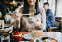 5 Kebiasaan Pagi Perempuan Jepang yang Diam-Diam Membantu Perut Tetap Rata