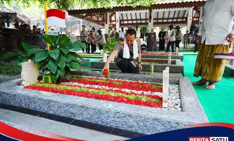 Kapolri Ziarah ke Makam Gus Dur, Warisan Reformasi Polri Kembali Ditegaskan