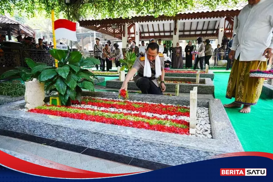 Kapolri Ziarah ke Makam Gus Dur, Warisan Reformasi Polri Kembali Ditegaskan