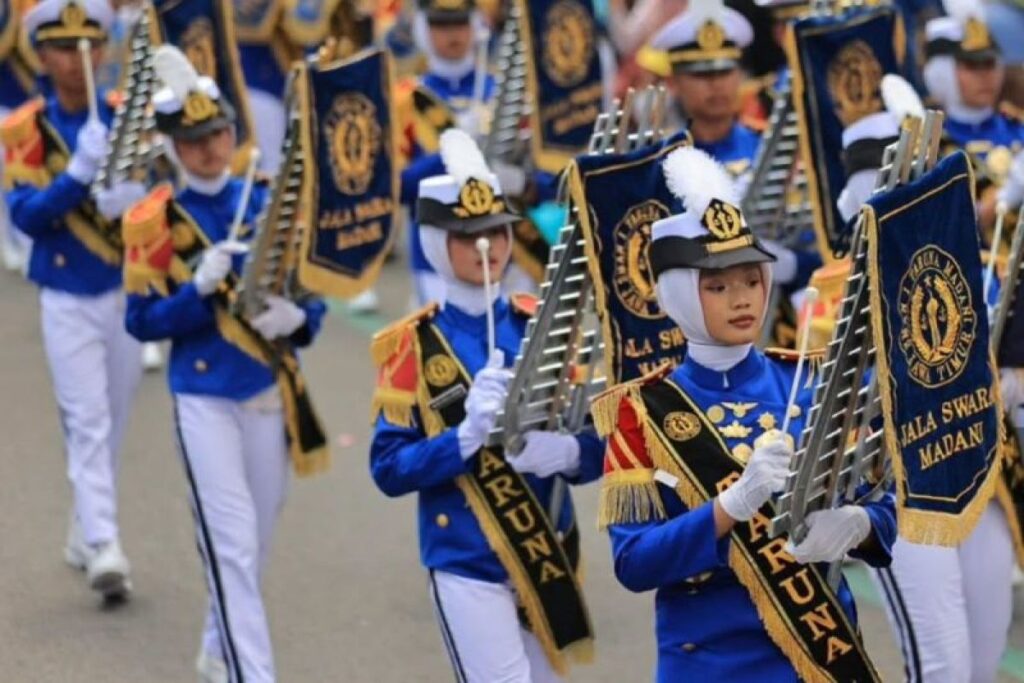 Ribuan Warga Memadati Madiun, Parade Military Drumband Sembilan SMA Jatim Menggerakkan Ekonomi