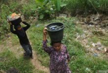 Kemarau Menguras Air Desa Gunung Putri, Warga Rela Jalan Sejauh Satu Kilometer