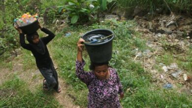 Kemarau Menguras Air Desa Gunung Putri, Warga Rela Jalan Sejauh Satu Kilometer