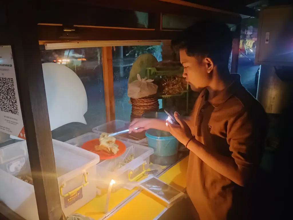 Listrik Padam Dua Pekan Tekan UMKM Bandung, Omzet Harian Bisa Turun 50 Persen