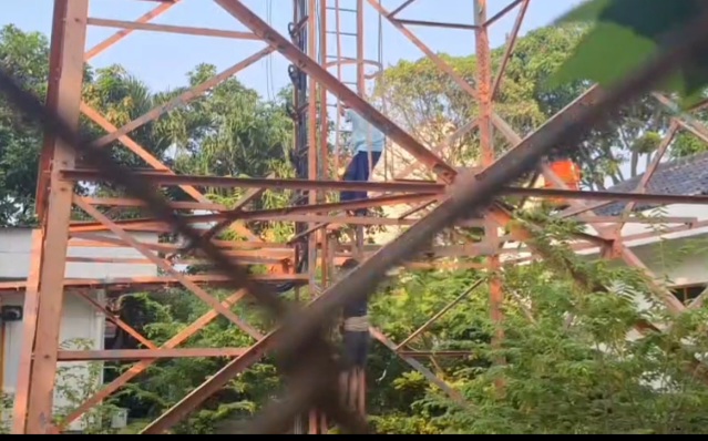 2 Santri Brebes Dipaksa Turun dari Menara 50 Meter setelah Laporan Warga