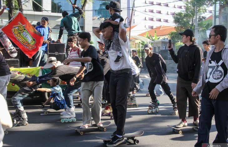 Skateboarder Surabaya Turun ke Jalan, Ruang Publik Jadi Panggung Generasi Muda