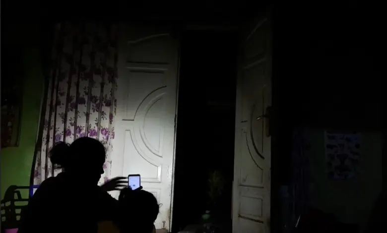 Lonjakan Daya Saat Listrik Kembali Menyala, Momen yang Diam-Diam Merusak HP dan Laptop