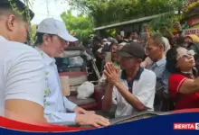 500 Tukang Becak Padati Rumah Jokowi, Sembako Ulang Tahun Dibagikan Langsung