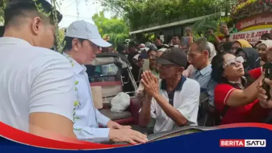 500 Tukang Becak Padati Rumah Jokowi, Sembako Ulang Tahun Dibagikan Langsung
