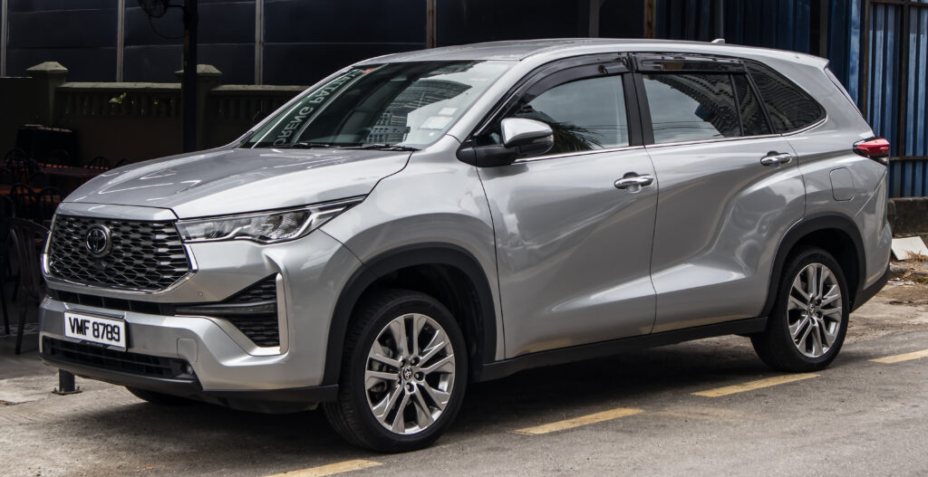 Innova Zenix G 2026 Tak Lagi Murah, Tapi Masih Paling Masuk Akal di Kelasnya