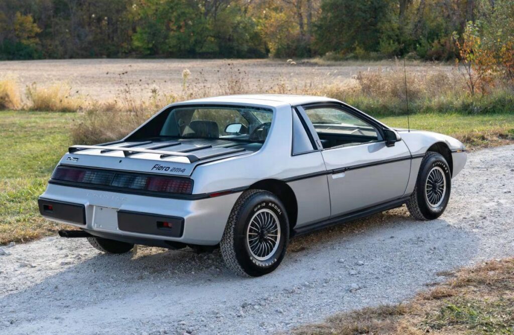 Pontiac Fiero, Mobil Mid-Engine Amerika yang Hebat di Jalanan tapi Rentan Kontroversi