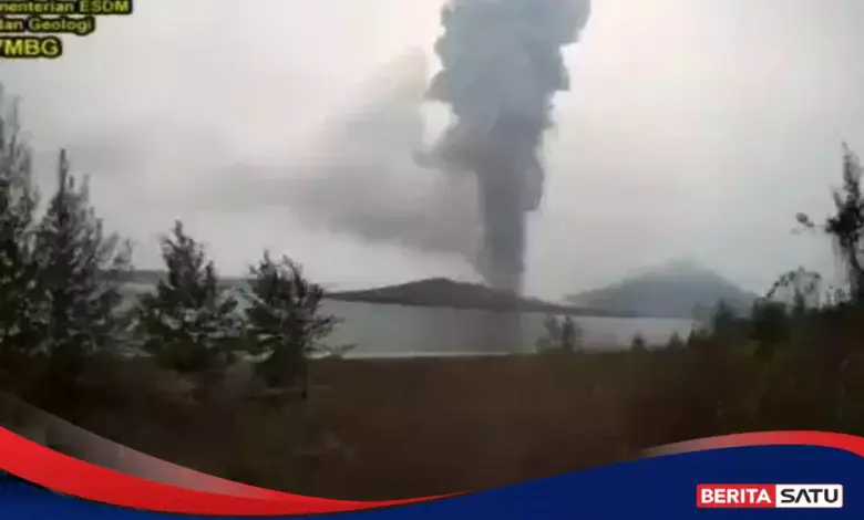 Anak Krakatau Mengirim Sinyal Dangkal, Gempa Hembusan dan Gas Kawah Meningkat Tajam