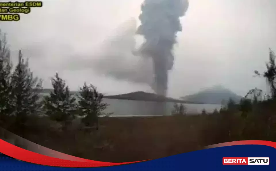Anak Krakatau Mengirim Sinyal Dangkal, Gempa Hembusan dan Gas Kawah Meningkat Tajam