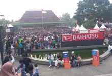 Tipe-X Tutup Festival Daihatsu di Depok, Alun-Alun Penuh Sesak oleh Ribuan Pengunjung