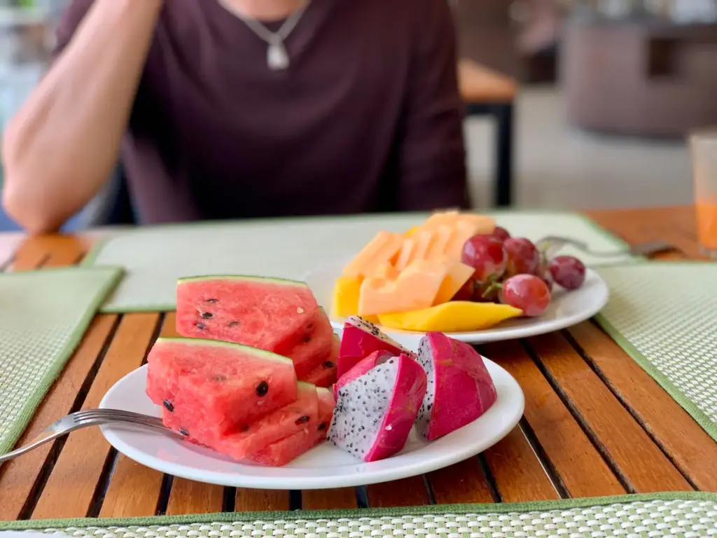 3 Buah Pengganjal Lapar yang Efektif Bantu Turunkan Berat Badan, Semangka dan Apel
