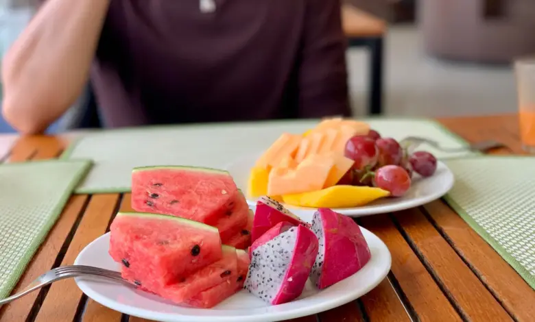 3 Buah Pengganjal Lapar yang Efektif Bantu Turunkan Berat Badan, Semangka dan Apel