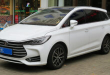 Harga Terendah BYD M6 DM Curi Perhatian, PHEV Paling Murah di Indonesia