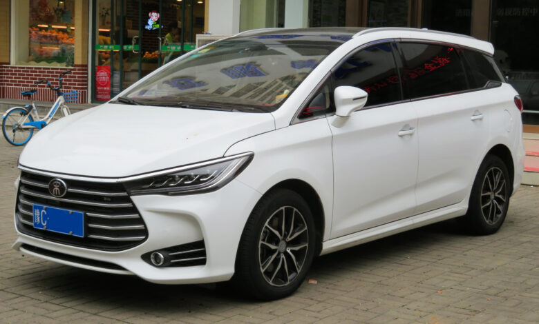 Harga Terendah BYD M6 DM Curi Perhatian, PHEV Paling Murah di Indonesia