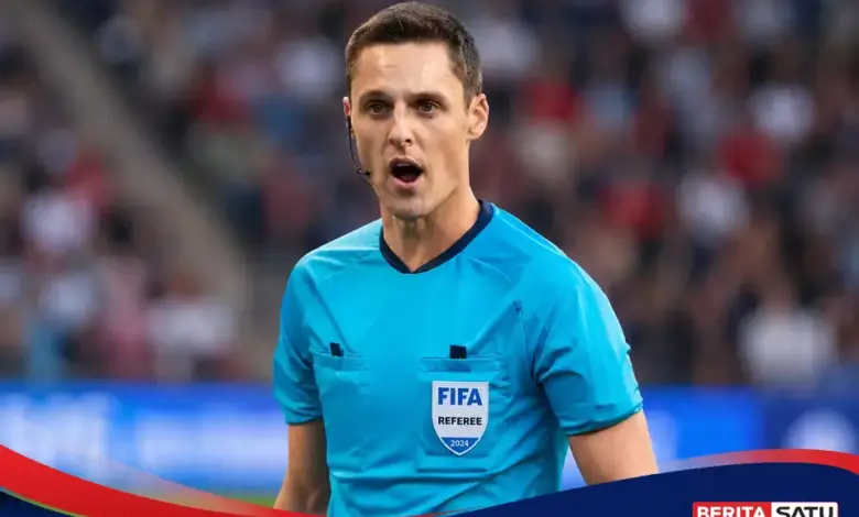 Di Ruang VAR Piala Dunia 2026, Joe Dickerson Ternyata Sedang Menempuh Filsafat