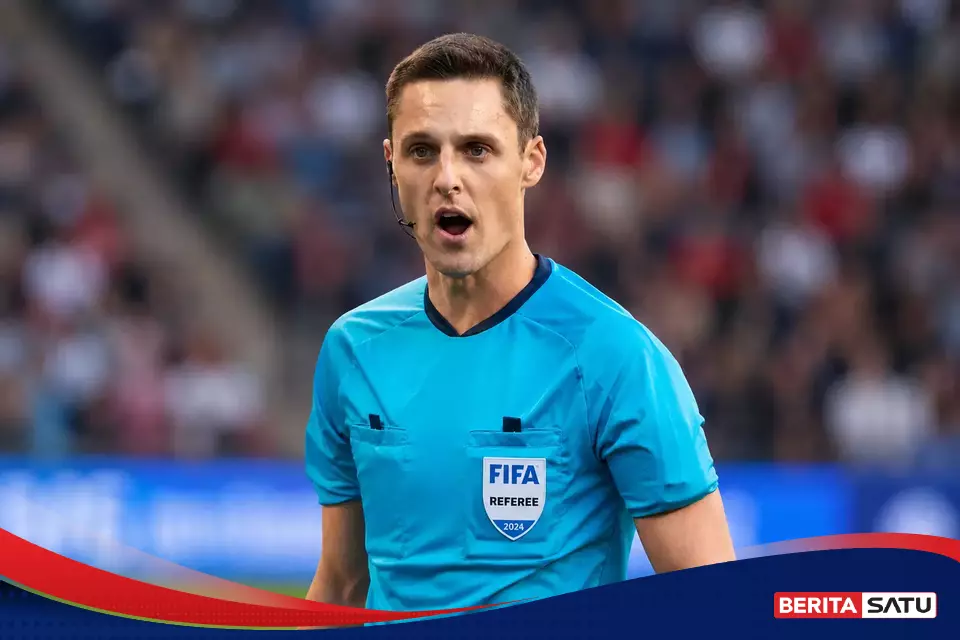 Di Ruang VAR Piala Dunia 2026, Joe Dickerson Ternyata Sedang Menempuh Filsafat