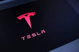 Tesla Model 3 Tabrak Rumah di Texas, Wanita 76 Tahun Tewas di Tempat