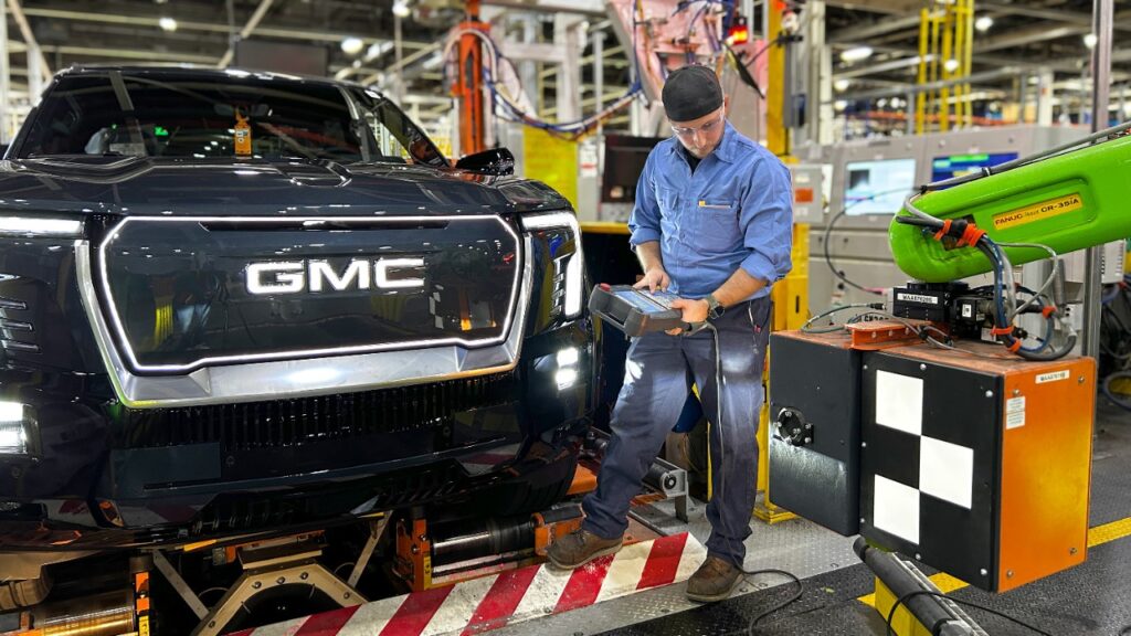 GM Pasang 50 Robot Usai PHK 1.000 Buruh, Ketakutan Baru Muncul di Factory Zero