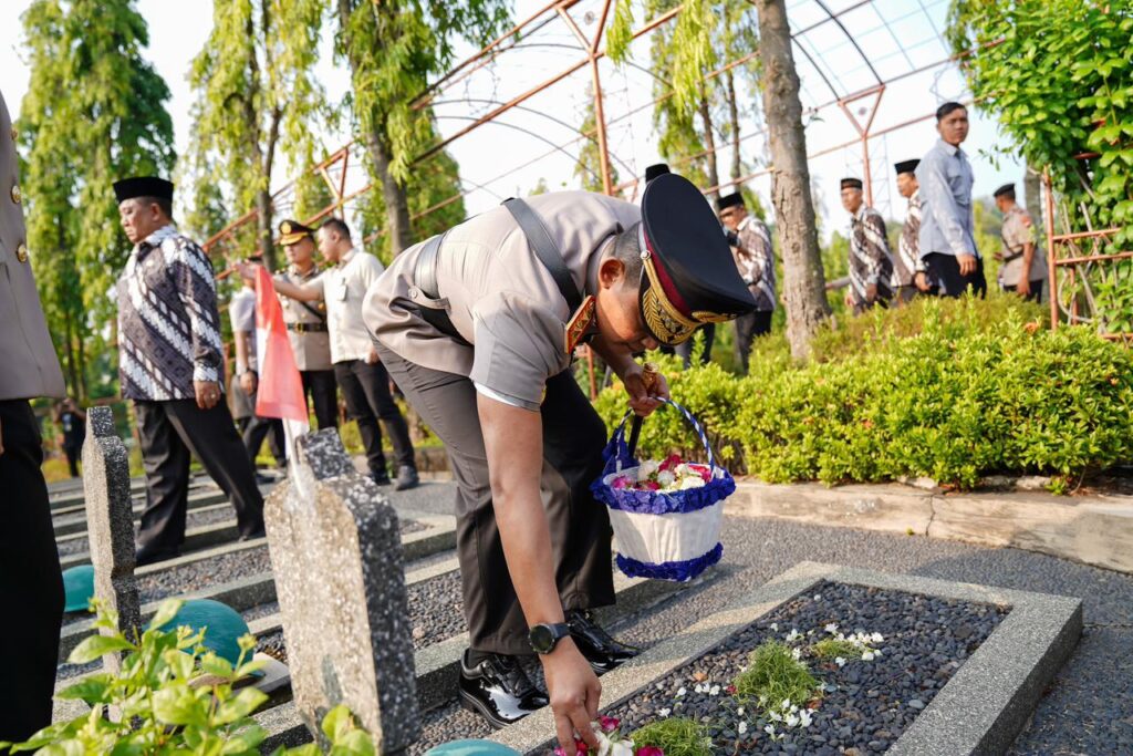 Di TMP Giri Tunggal, Polda Jateng Tegaskan Pengabdian Polri Harus Berpihak ke Masyarakat