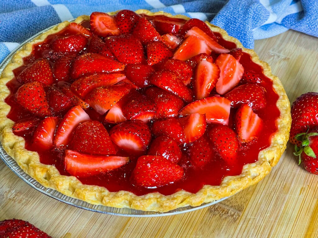 Strawberry Glazed Pie Tanpa Oven Ini Tampak Mewah, Padahal Sangat Mudah Dibuat