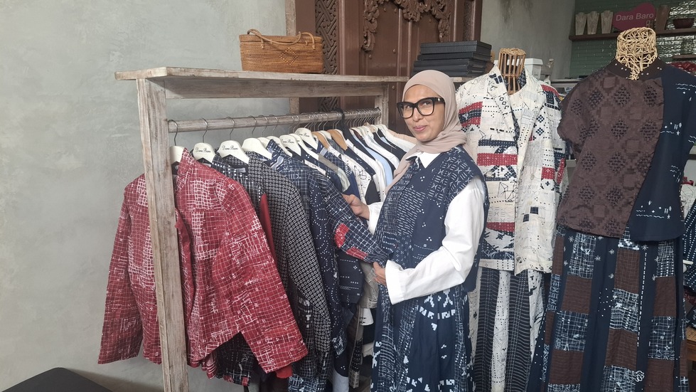 Dari PHK ke Pasar Dunia, Dara Baro Ubah Sisa Kain Jadi Fesyen Bernilai Tinggi