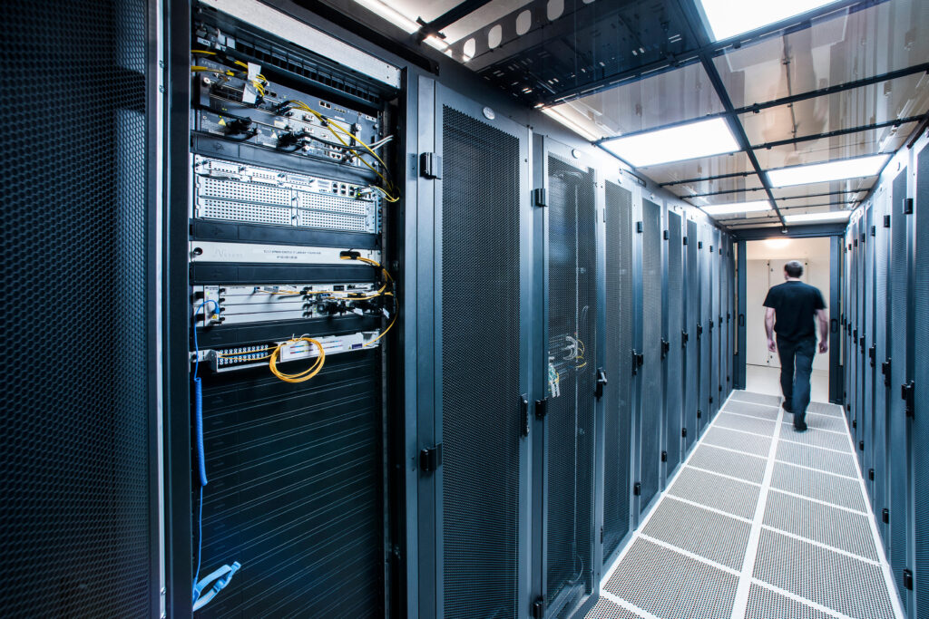 Beda Besarnya Ada di Dalam, Data Center dan Bitcoin Mine Ternyata Tak Sama