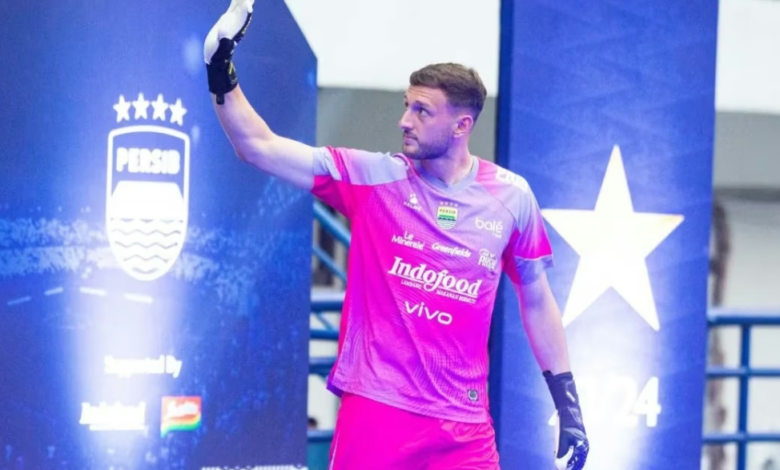 Persib Lepas Adam Przybek, Sinyal Perombakan Kiper Jelang Musim Baru
