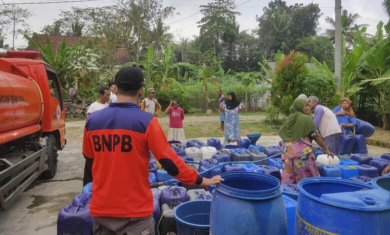 Kemarau Makin Menekan, Ribuan Warga Jateng Mulai Bergantung pada Air Bersih BPBD
