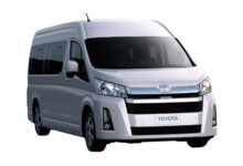 HiAce Disegarkan di Jepang, Semua Baris Kini Dipasangi Sabuk Pengaman