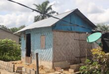 Rumah Kayu Bambu Sri Rahayu Dibedah Polres Rohil, Finishing Masuk Tahap Akhir