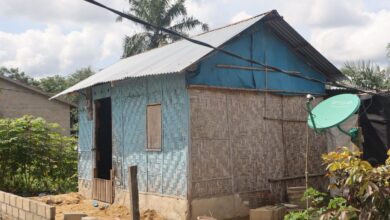 Rumah Kayu Bambu Sri Rahayu Dibedah Polres Rohil, Finishing Masuk Tahap Akhir