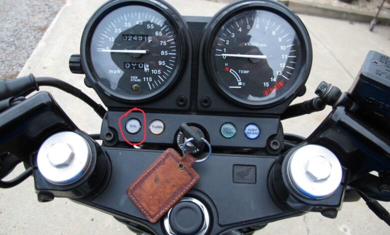 Lampu Bensin Berkedip Bukan Berarti Kosong, Sisa Cadangan Motor Ternyata Masih Ada