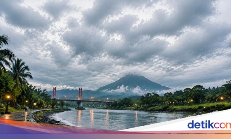 Siang Hingga Malam Jadi Periode Paling Waspada, 9 Wilayah Jawa Timur Diguyur Hujan Ringan