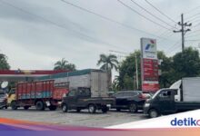 Kuota Solar Dipangkas, Antrean Truk dan Bus di Jatim Makin Mengular