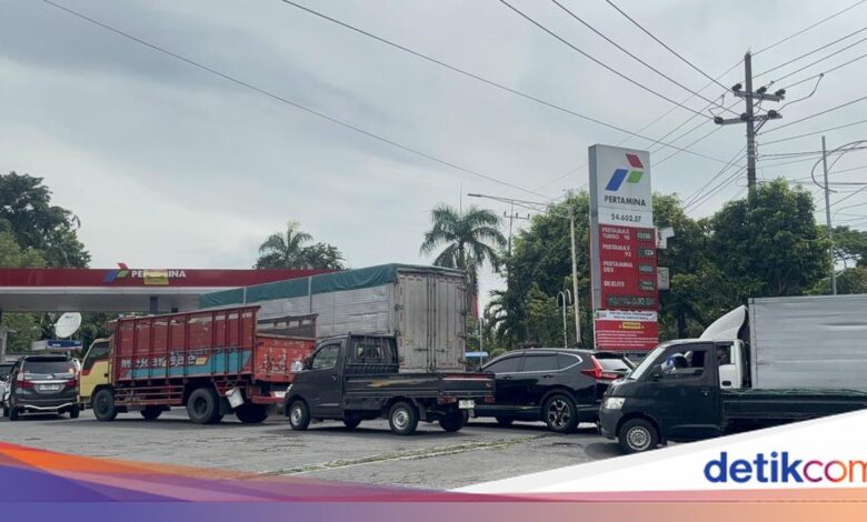 Kuota Solar Dipangkas, Antrean Truk dan Bus di Jatim Makin Mengular