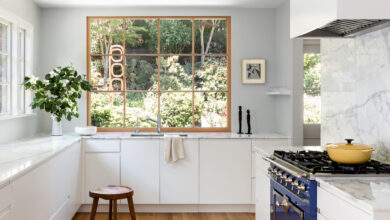 7 Desain Dapur Kecil yang Bikin Ruang Masak Tetap Sejuk dan Lega